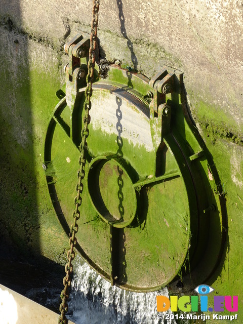 FZ009833 Storm drain in Porthcawl harbour